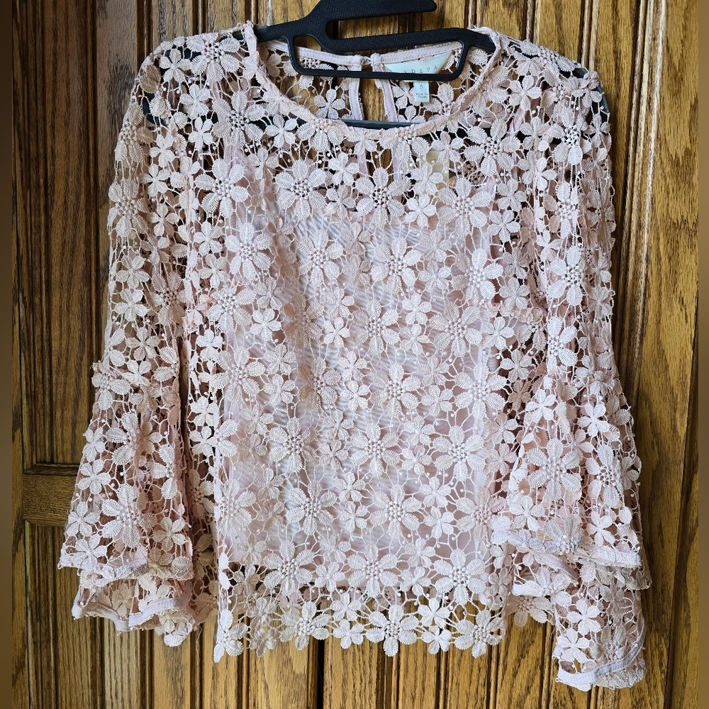 Adiva Lace top, NWT, size S (XS) Blush